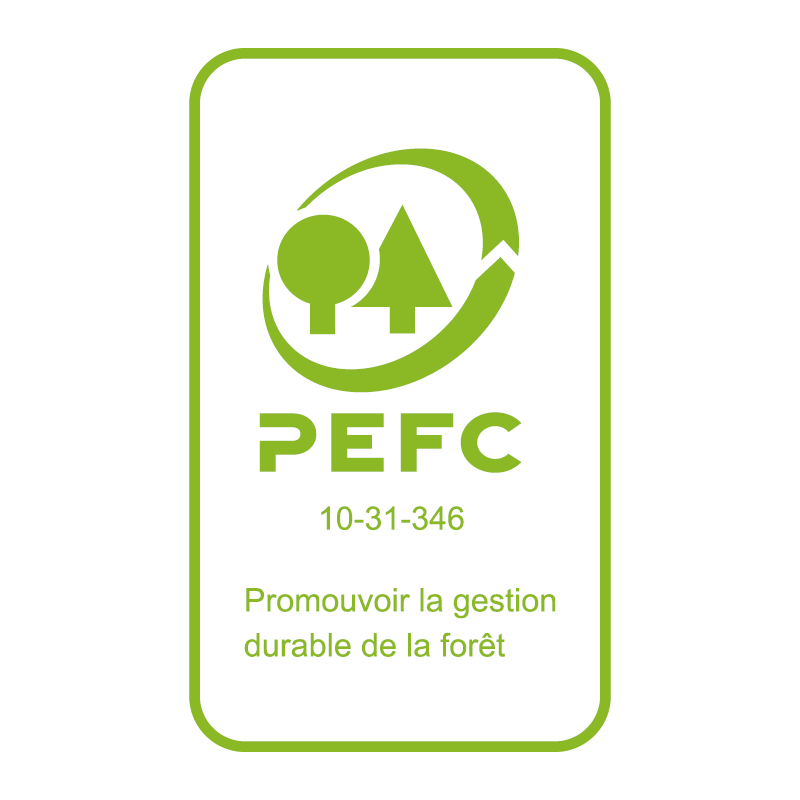 Logo vert du label PEFC avec les pictogrammes d’arbres et la mention “Promouvoir la gestion durable de la forêt”, garantissant l’origine responsable des produits bois.