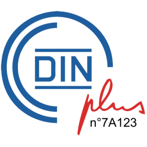 Logo de certification DINplus pour les granulés de bois, garantissant une qualité conforme aux normes strictes de performance et d’émissions, avec numéro d’identification n°7A123.