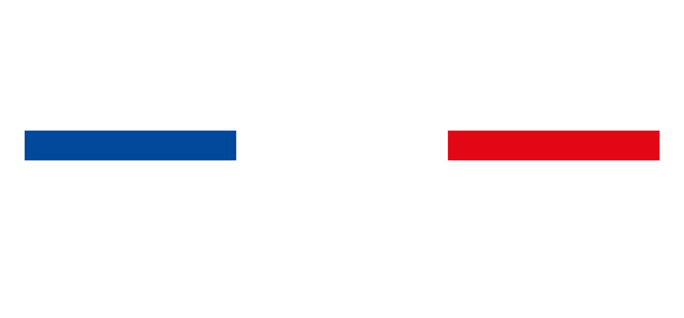 Visuel avec l’inscription “Fabrication Française” en lettres majuscules blanches accompagnée d’un drapeau tricolore bleu, blanc, rouge, symbole de la production made in France.